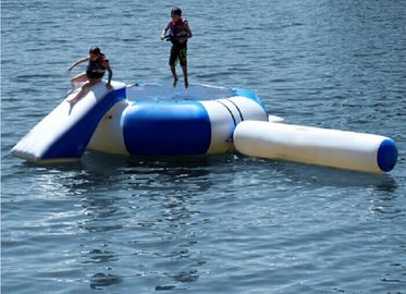 Biru Luar Trampolin Air Tiup, Disesuaikan Mainan Air Tiup Untuk Danau