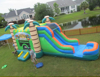 Komersial Wet / Dry Inflatable Combo, 0,55 MM PVC Jungle Inflatable bouncer Dengan Slide