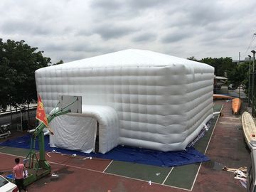 Tahan lama Super Raksasa Tiup Tenda Putih Struktur Bangunan Udara Untuk Acara / Pesta
