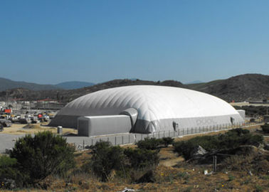 Tahan lama Super Raksasa Tiup Tenda Putih Struktur Bangunan Udara Untuk Bermain Tenis