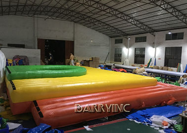 Spanyol Kelas Komersial PVC Inflatable Beach Voli Bossaball Court Untuk Bangku