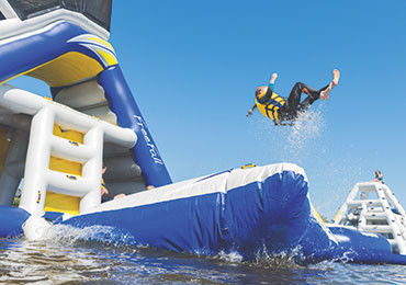 Wake Island Inflatable Water Park Durable Blue Inflatable Aqua Park Untuk Sea