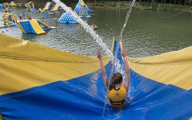 Pencetakan Logo Disesuaikan Inflatable Water Sport / Aquapark Untuk Lake PVC Tarpaulin