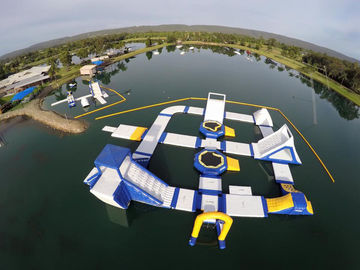Biru Permainan Kendala Air Tiup Aqua Park Untuk Resor Mewah