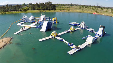 Biru Permainan Kendala Air Tiup Aqua Park Untuk Resor Mewah