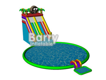 Anak-anak bermain permainan taman musim panas, taman air tiup gajah dengan CE, EN14960