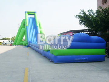 Hijau Dan Biru Raksasa Tiup Slide PVC Material Massive Slide Tiup Untuk Rumput