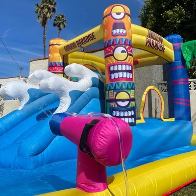 Kastil Lompatan Inflatable Berkualitas Komersial Dengan Slide Backyard Slide Dengan Meriam Air