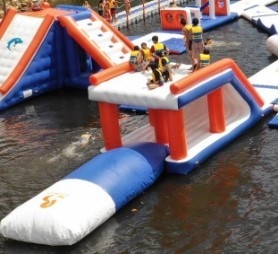 0.9mm PVC Inflatable Floating Water Park Inflatable Obstacle Course Di atas Air EN71