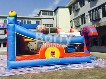 6 * 5.7 * 4.3 m Inflatable Bouncy Castle Children Amusement Dengan Elemen Sport