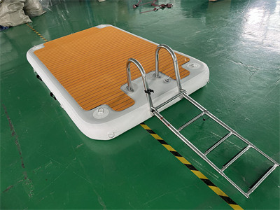Air Terapung Hiburan Terapung Dock Inflatable Pontoon Kapal Perikanan Dengan Tangga