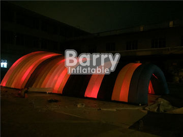 Tenda Inflatable putih tahan air untuk acara, disesuaikan meledakkan tenda terowongan LED