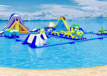 Mainan Mengambang Komersial Taman Air Tiup, Giant Beach Waterpark Untuk Dewasa