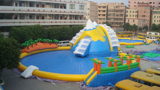 UV Resistance PVC Tarpaulin Inflatable Water Park Dengan Pool Well Tailed