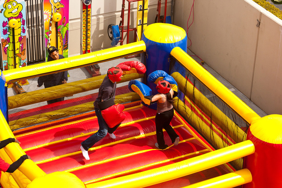 Terpal Meledakkan Cincin Tinju Arena Gulat Jump House Inflatable Battle Zone