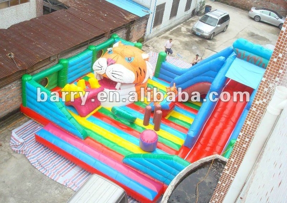 0.55mm PVC Tarpaulin Inflatable Amusement Park Untuk Taman Keluarga