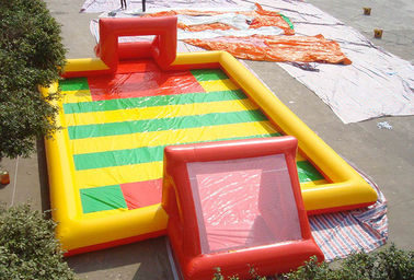 Luar Biasa Olahraga Permainan Tiup Lapangan Sepak Bola, Colorful PVC Inflatable Football Game Field