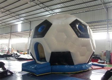 Anak-anak Lapisan Ganda Blow Up / Inflatable Bouncers Indoor Dengan Bentuk Sepak Bola