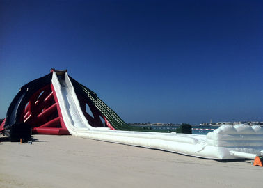 75 m Panjang Di Luar Raksasa Air Slide PVC PVC Merah Putih Dengan Bolwer