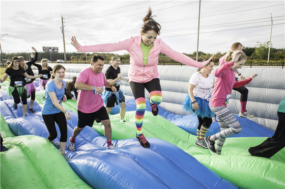 Pvc Tarpaulin Komersial Insane 5km Inflatable Run Dengan Air Blower Untuk Acara Komersial