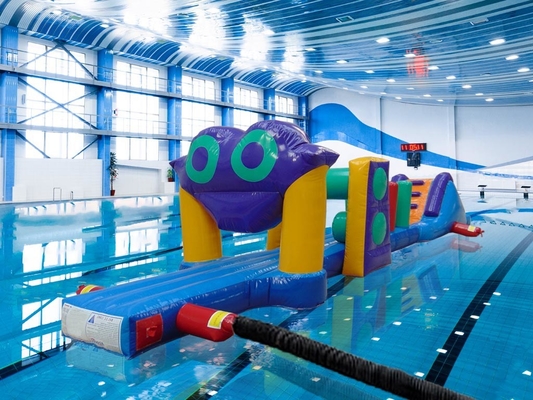 Berwarna-warni 10M Challenge Pool Inflatable Assault Course On Water Inflatable Aqua Run Untuk Laut Atau Kolam Renang