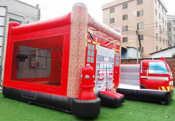 OEM ODM 3 In 1 Stasiun Kebakaran Bounce House Dengan Kolam Kolam Bouncy Jumper Castle Water Slide Hambatan Untuk Anak-anak