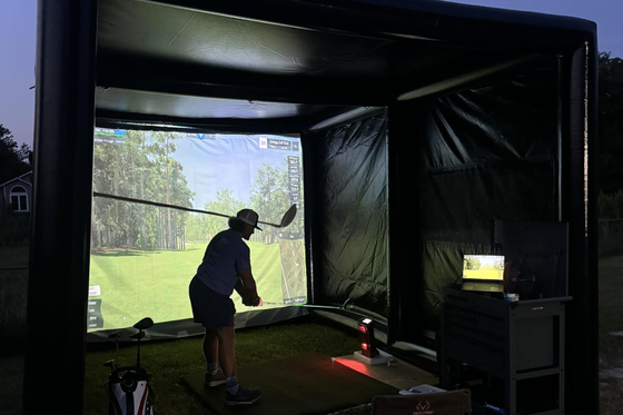Kandang Pelatihan Golf Portable Golf Simulator Inflatable Proyektor Shooting Tent Dengan Layar