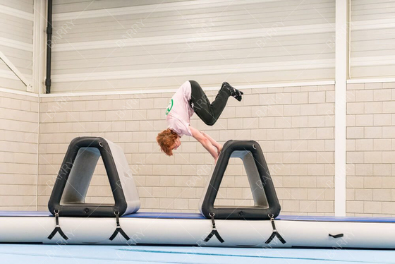 Custom Trampoline Park Air Track Kid Ninja Warrior Penghalang Kursus Air Penghalang Parkour