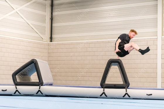 Custom Trampoline Park Air Track Kid Ninja Warrior Penghalang Kursus Air Penghalang Parkour