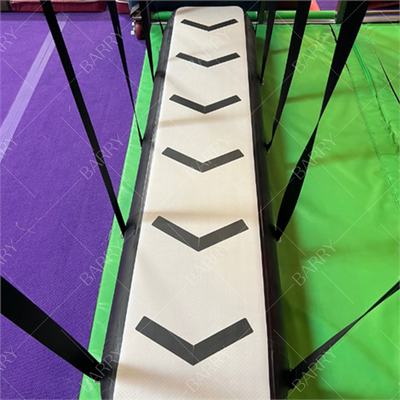 Lapangan bermain dalam ruangan Ninja Warrior Obstacle Course Inflatable Hanging Obstacle Parkour 8ft Air Bridge