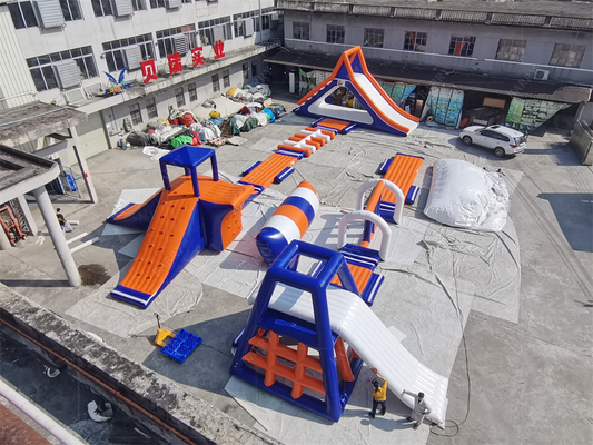 Taman Air Terapung Inflatable Desain Disesuaikan Dan Fitur Waterproof Air Blower Aksesoris Termasuk