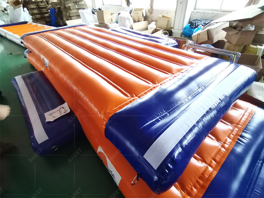 Taman Air Terapung Inflatable Desain Disesuaikan Dan Fitur Waterproof Air Blower Aksesoris Termasuk