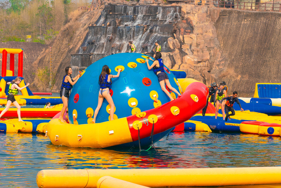 PVC Floating Aqua Park yang disesuaikan untuk kolam renang