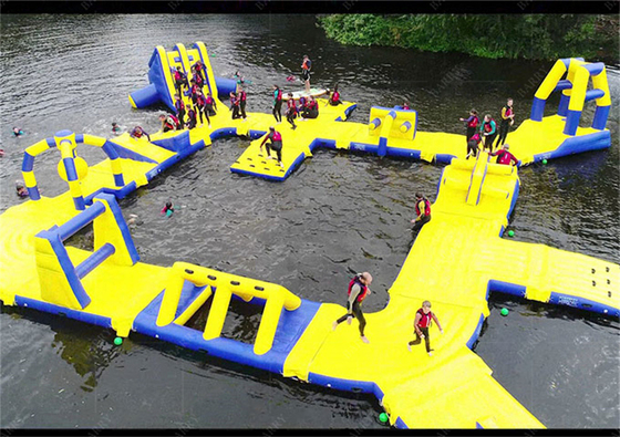 Taman air PVC di Danau ditentukan oleh ukuran untuk kegiatan kelompok dan kesenangan