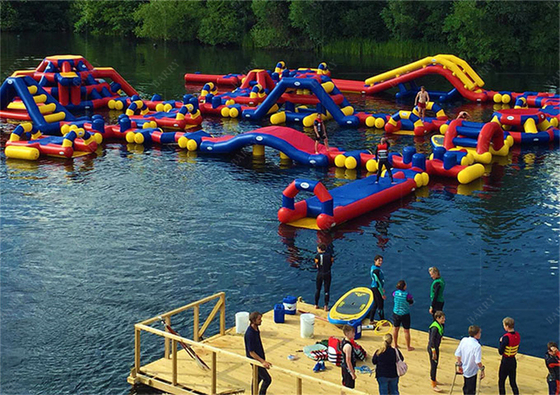 Taman Hiburan PVC Floating Inflatable Water Park ditentukan oleh ukuran dan terbuat dari bahan PVC