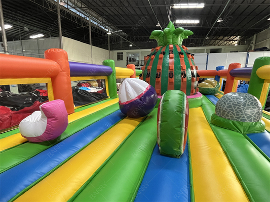 Custom Commercial Obstacle Course Buah Taman Tema Inflatable Dengan Nanas Menekuk Dinding Untuk Pesta Sewa