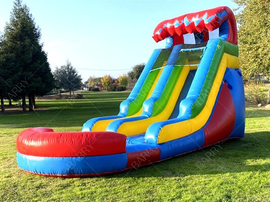 Pelangi bertema air tertiup dengan kolam renang, anak-anak di luar ruangan peralatan bermain air berwarna-warni dengan lubang bola