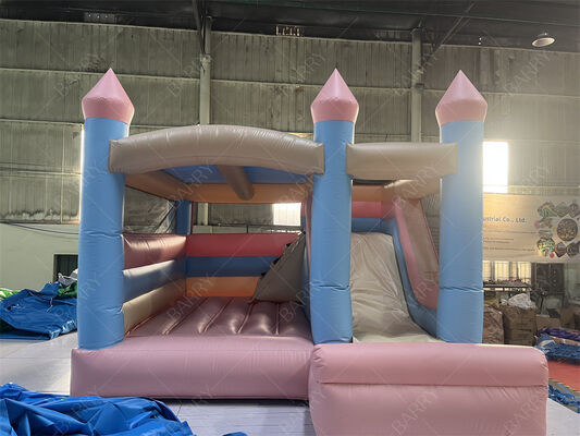 Rumah Balon Tiup Kastil Pastel Putri Merah Muda dan Biru dengan Perosotan
