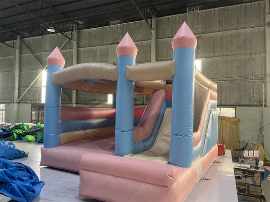 Rumah Balon Tiup Kastil Pastel Putri Merah Muda dan Biru dengan Perosotan