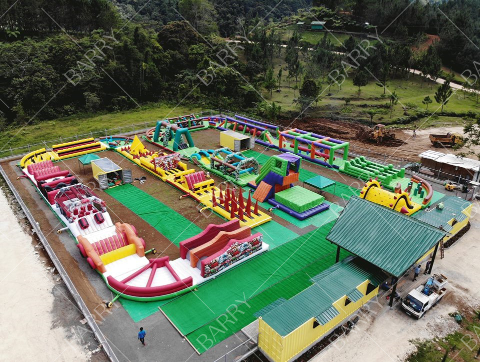Komersial Kelas tahan api PVC 5km rintangan 5k Run Inflatable untuk anak-anak Dewasa dengan udara Blower