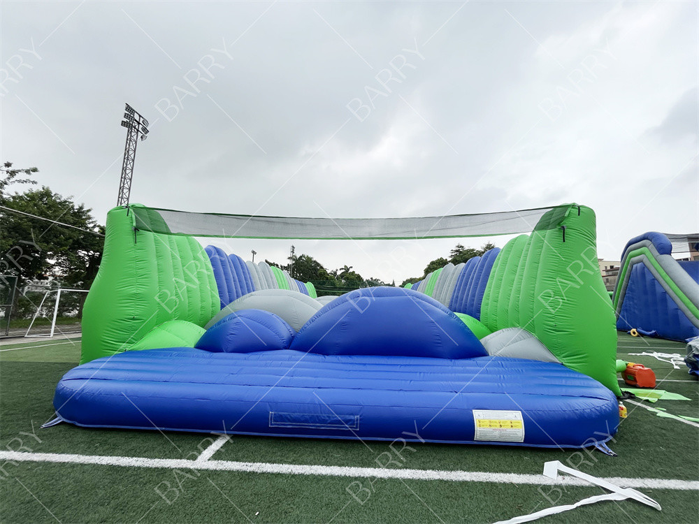 Karnaval Luar Ruang Kursus Hambatan Raksasa Melompat Sekitar 5K Bouncy Castle Berlari Untuk Penggunaan Komersial