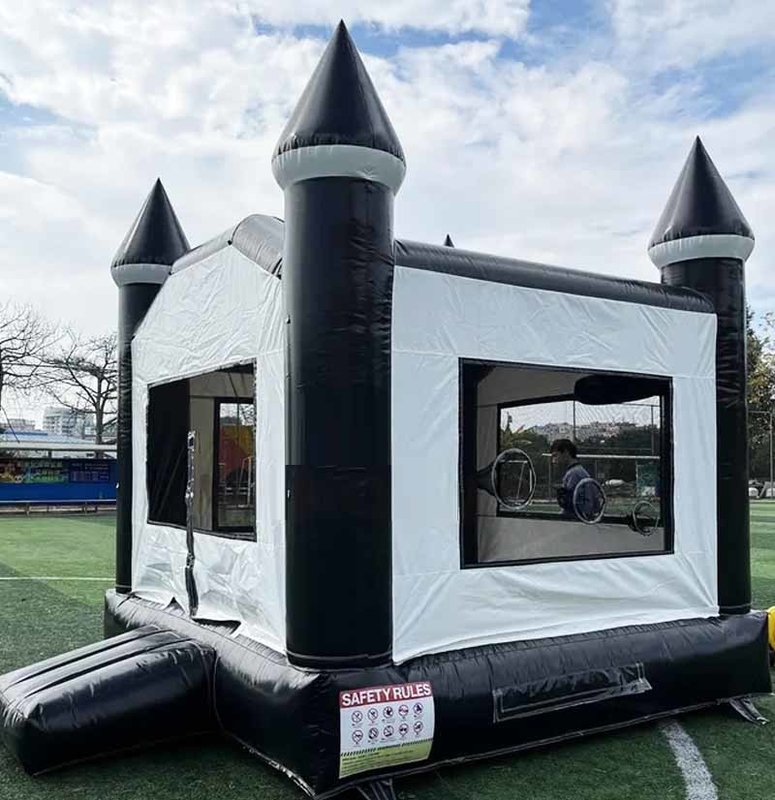 Indoor / Outdoor Hitam Dan Putih Smoking Bounce House Air Slide Inflatable Untuk Pesta