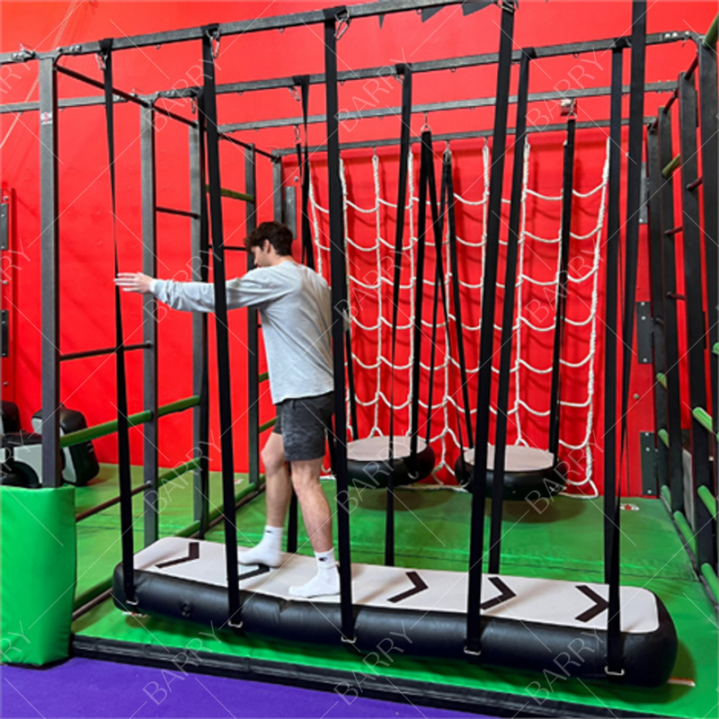 Lapangan bermain dalam ruangan Ninja Warrior Obstacle Course Inflatable Hanging Obstacle Parkour 8ft Air Bridge