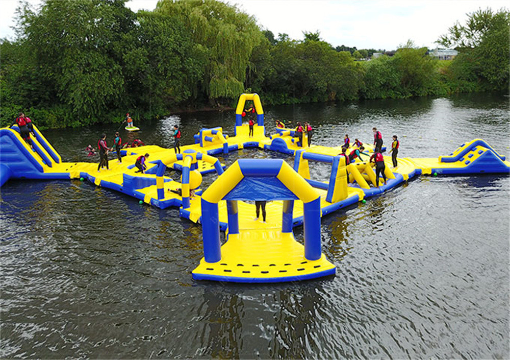 Taman air PVC di Danau ditentukan oleh ukuran untuk kegiatan kelompok dan kesenangan