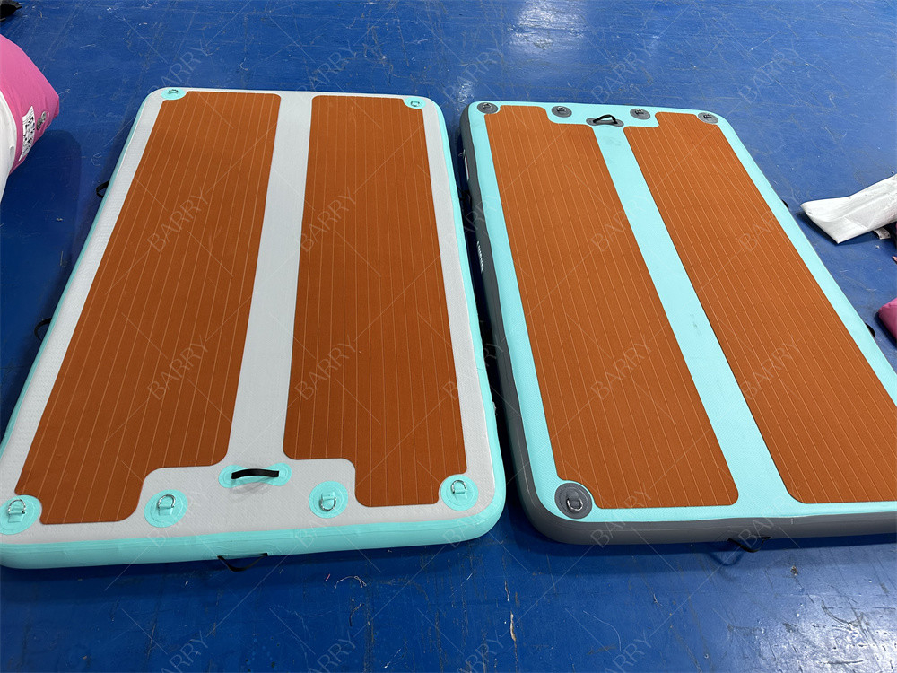 3×1.8x0.15m Ukuran Disesuaikan Warna Tersedia Dock Terapung Inflatable untuk Hiburan Yacht