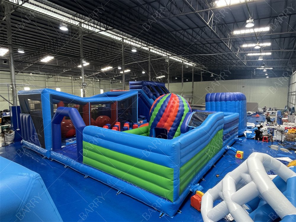 Taman hiburan komersial yang dapat diembun dengan lapangan rintangan bola besar Indoor Bounce Playground Disco Bounce Basketball Hoop