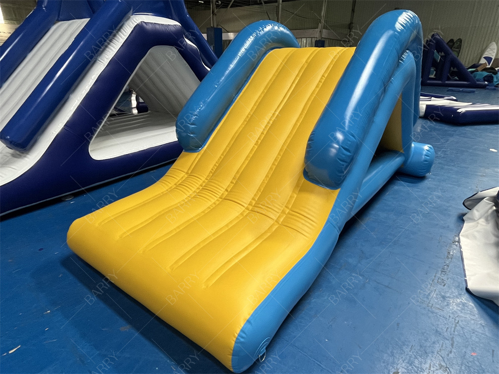 Danau Air Menara Air Terbakar Slide Climbing, Pabrik Jual Langsung Air Terbakar Floating Slide Untuk Taman Air