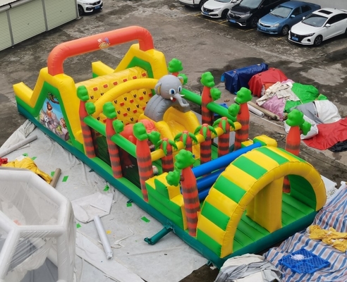 Kursus Hambatan Tiup Hewan PVC 0,55mm Dengan Mainan 15 * 5 * 4,5m
