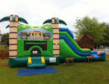 Komersial Wet / Dry Inflatable Combo, 0,55 MM PVC Jungle Inflatable bouncer Dengan Slide