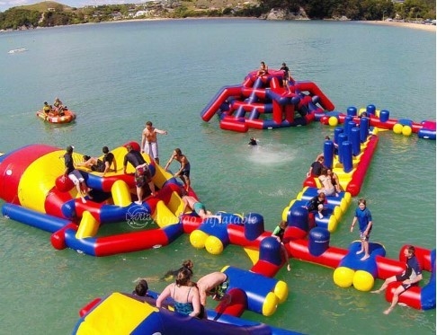 Taman Air Terapung Tiup Raksasa Kustom Meledakkan Aqua Park